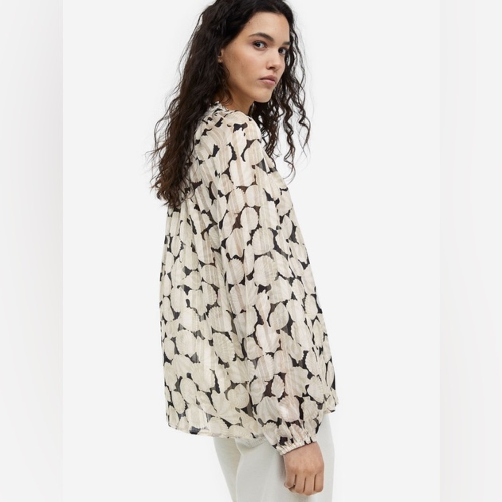 H&M Frill-Trimmed Crêpe Blouse SEASHELL BEACH COAST